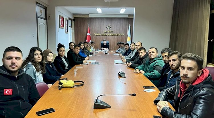 AK Partili gençler toplantıda buluştu 