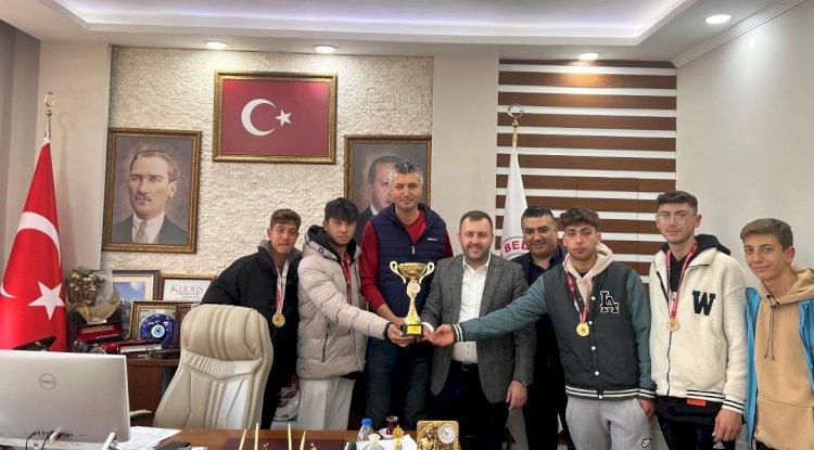 Başkan Yüksel’den şampiyonlara tebrik