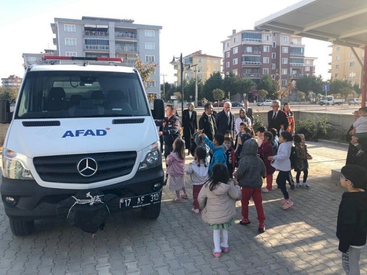 ‘Deprem Anı, Çök Kapan Tutun ve Tahliye Tatbikatı’